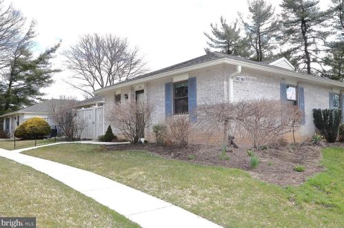 382 Valleybrook Dr, Lancaster, PA 17601-4640