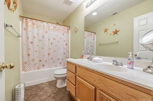 45541 Robinson Dr, Lancaster CA  93535-2263 exterior