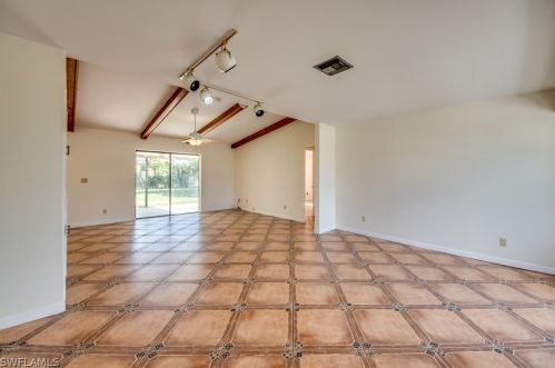 1413 14th Ter, Cape Coral, FL 33909-1583