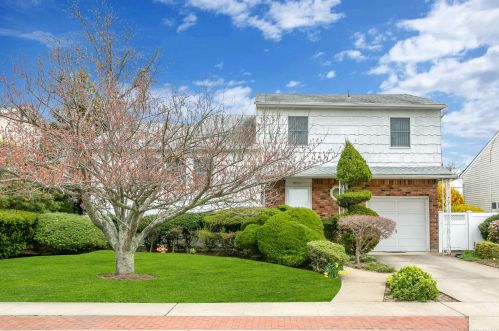 2803 School St, North Bellmore, NY 11710-5021