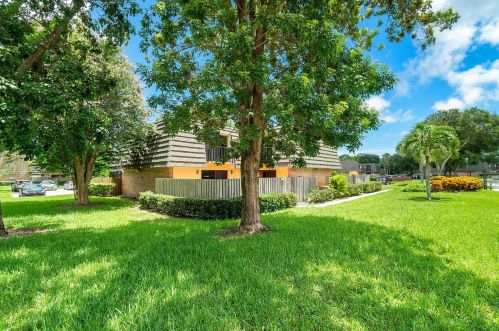 1702 17th Way, West Palm Beach, FL 33407-6622