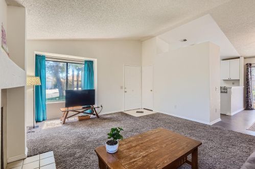 27153 Rainbow Creek Dr, Temecula CA  92591-4512 exterior