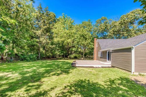 5 Aitken Ct, Elwood, NY 11731-3233