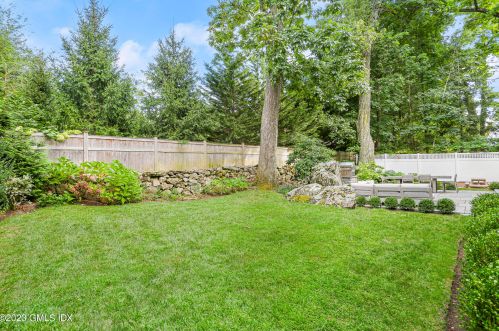 14 Tyler Ln, Riverside CT  06878-1815 exterior