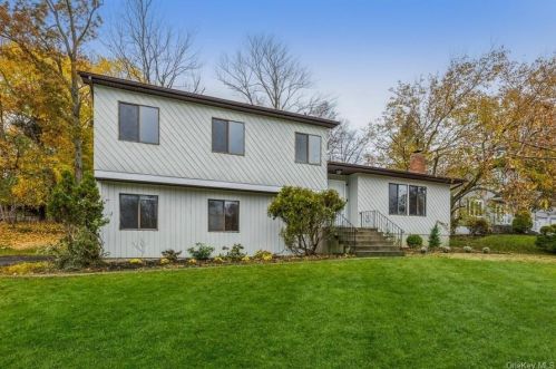 75 Jolliffe Ave, Congers, NY 10920-2005