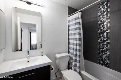 14207 20th St, Phoenix AZ 85022-4646 exterior