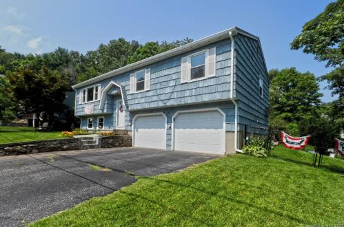 2 Behrle Dr, Ansonia CT  06401-2024 exterior