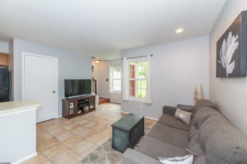 318 Gettysburg Way, Lincoln Park NJ  07035-1835 exterior