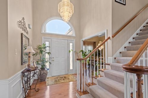 815 Hillcrest Dr, Canonsburg, PA 15317-3823