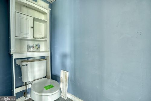 8 Maplewood Ct, West Deptford NJ  08066-2402 exterior