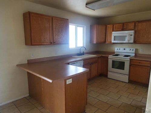 1924 Toronto St, Pueblo, CO 81004-5214