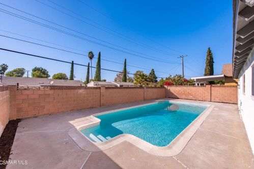 2169 Marvel Ave, Simi Valley CA  93065-2211 exterior