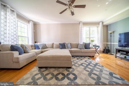 13066 Thrift Ln, Woodbridge, VA 22193-6107