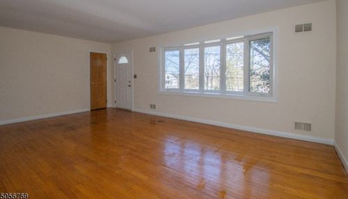 668 Long Hill Rd, Little Falls NJ  07424-2047 exterior