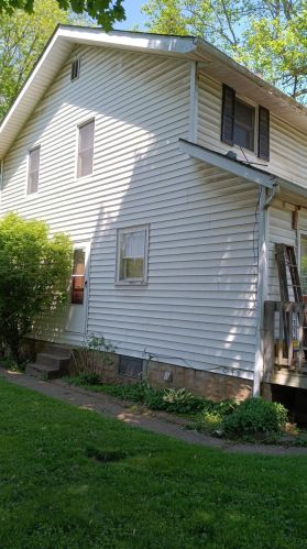 1890 River Rd, Zanesville, OH 43701-7188