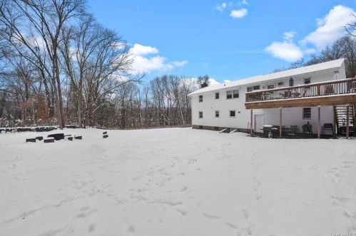 385 Saw Mill River Rd, Yorktown Hgts NY  10598-6131 exterior