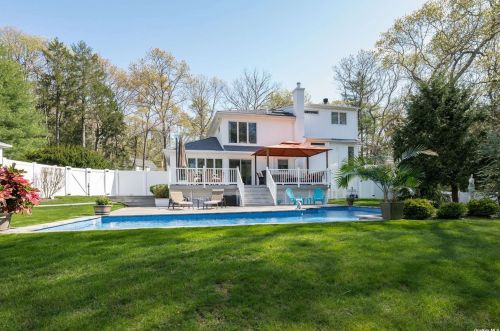 31 Craig Dr, Huntington Station NY 11746-4704 exterior