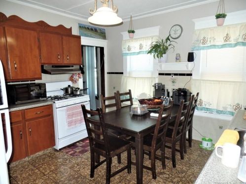 71 Merchant St, Bridgeport, CT 06604-2215