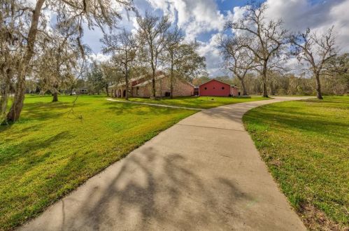 2029 Pond Shore Dr, Angleton, TX 77515-7484