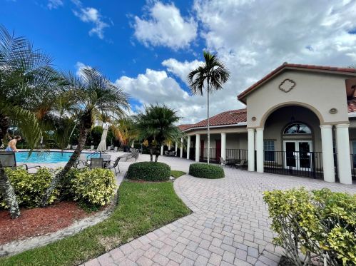 10730 Willow Oak Ct, West Palm Beach FL  33414-9351 exterior