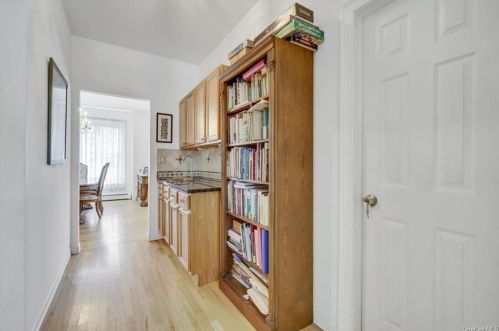 7 Menayas Ct, Washingtonville NY  10992-2032 exterior