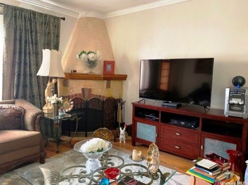 131-03 224th St, Jamaica, NY 11413-1477