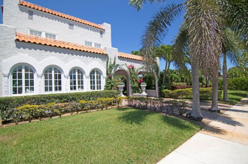 319 Edgewood Dr, West Palm Beach, FL 33405-1905
