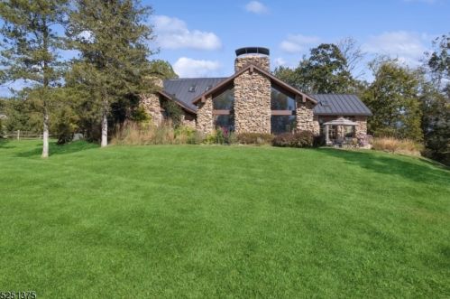 160 Old Farm Rd, Bedminster, NJ 07921-2554