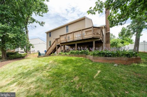 1304 Cold Harbor Ct, Herndon VA 20170-2018 exterior