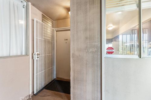 6979 Palm Ct, Riverside CA  92506-2815 exterior