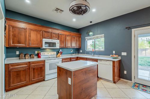 745 Thistle Trl, San Tan Valley, AZ 85143-4396