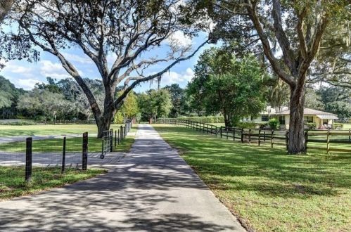 5740 West St, De Leon Springs, FL 32130-3750