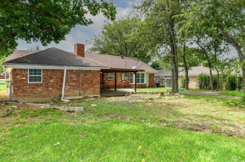 5617 Wedgmont Cir, Fort Worth TX  76133-2801 exterior