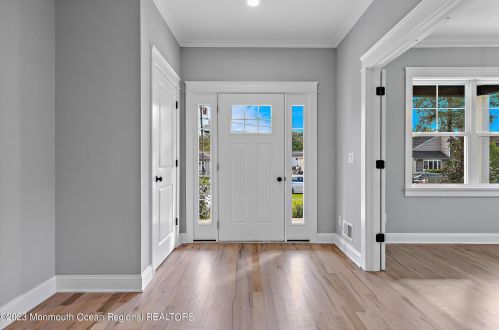 435 Monmouth Ave, Middletown, NJ 07748-5474