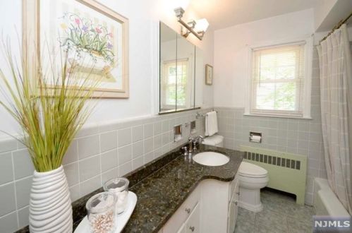1 Ferris Ct, Ho Ho Kus NJ  07423-1017 exterior
