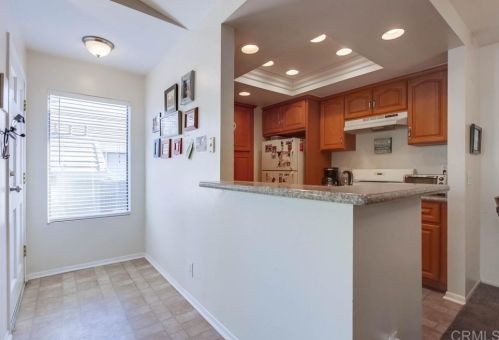 1087 Shadowridge Dr, Vista, CA 92081-9055