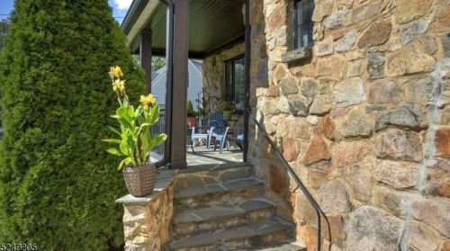 12 Hickory St, Cranford NJ  07016-3045 exterior