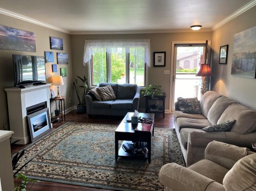 121 6th St, Cedar Grove, WI 53013-1610