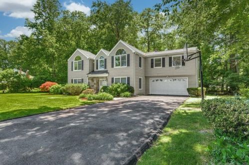 35 Harvest Hill Ln, Stamford, CT 06905-2814