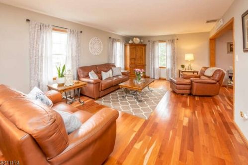 6 Apple Ln, West Milford Lakes, NJ 07480-3631
