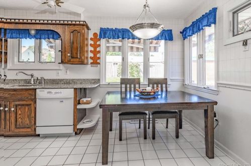 155 Greenbriar Rd, Meriden CT 06450-6810 exterior