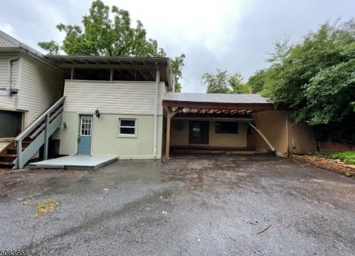 10 Bush St, Oxford NJ  07863-3001 exterior