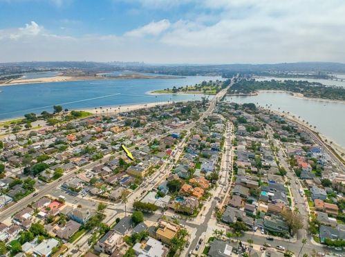 3555 Promontory St, San Diego CA 92109-6634 exterior