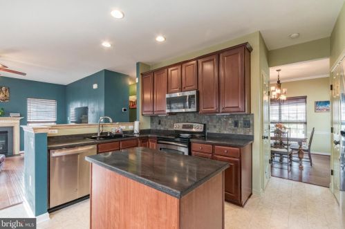 228 Lord Fairfax St, Charles Town WV  25414-2607 exterior