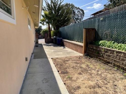 300 Alta Vista Dr, South San Francisco CA  94080-5662 exterior