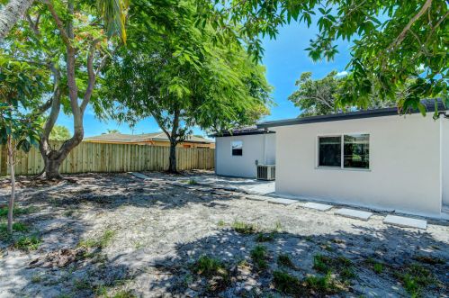 2180 Seacrest Blvd, Boynton Beach FL  33435-6785 exterior