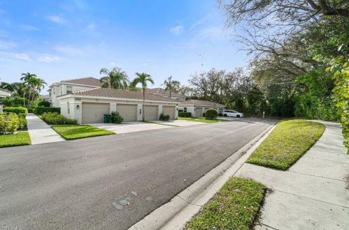 6923 Satinleaf Rd, Naples FL  34109-6160 exterior