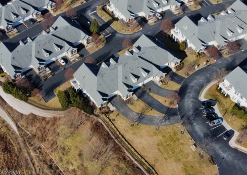 24 Silicon Dr, West Paterson NJ  07424-4225 exterior