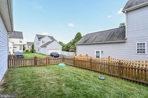 34 Stocks St, Lovettsville VA  20180-8640 exterior