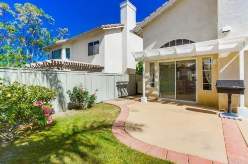 1595 Dawson Dr, Vista, CA 92081-8824